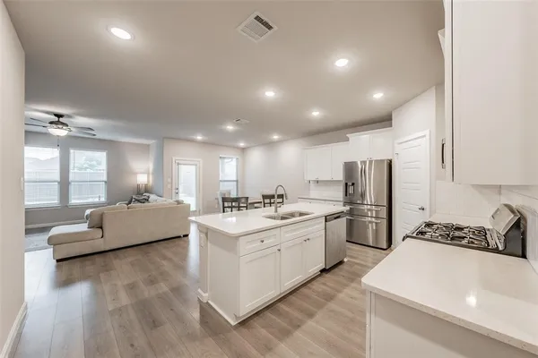 $345,000 | 601 Bethpage Drive, Red Oak, TX 75154
