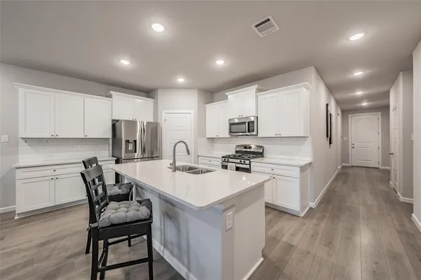 $345,000 | 601 Bethpage Drive, Red Oak, TX 75154
