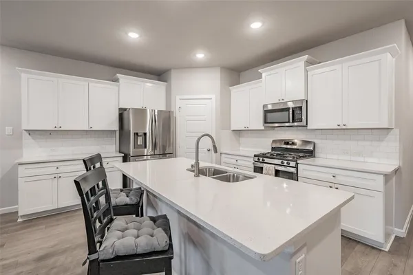 $345,000 | 601 Bethpage Drive, Red Oak, TX 75154