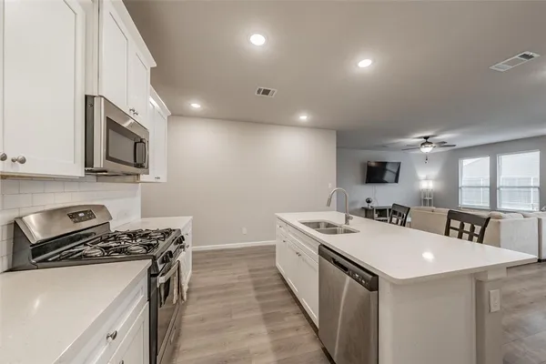 $345,000 | 601 Bethpage Drive, Red Oak, TX 75154