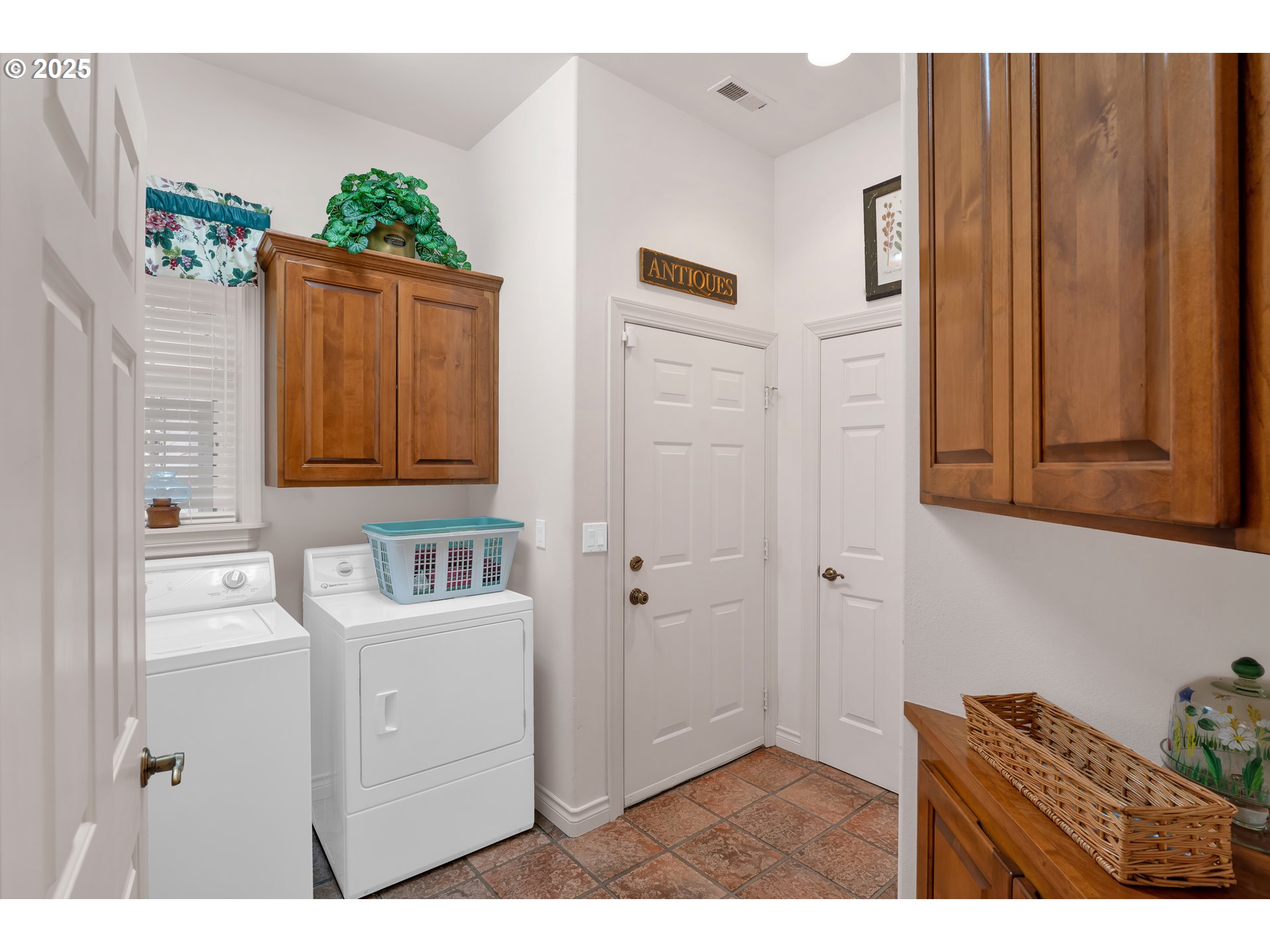 83485 Clear Lake Road Florence, OR 97439 - Photo 40 of 47 a bathroom with a sink a mirror and a vanity