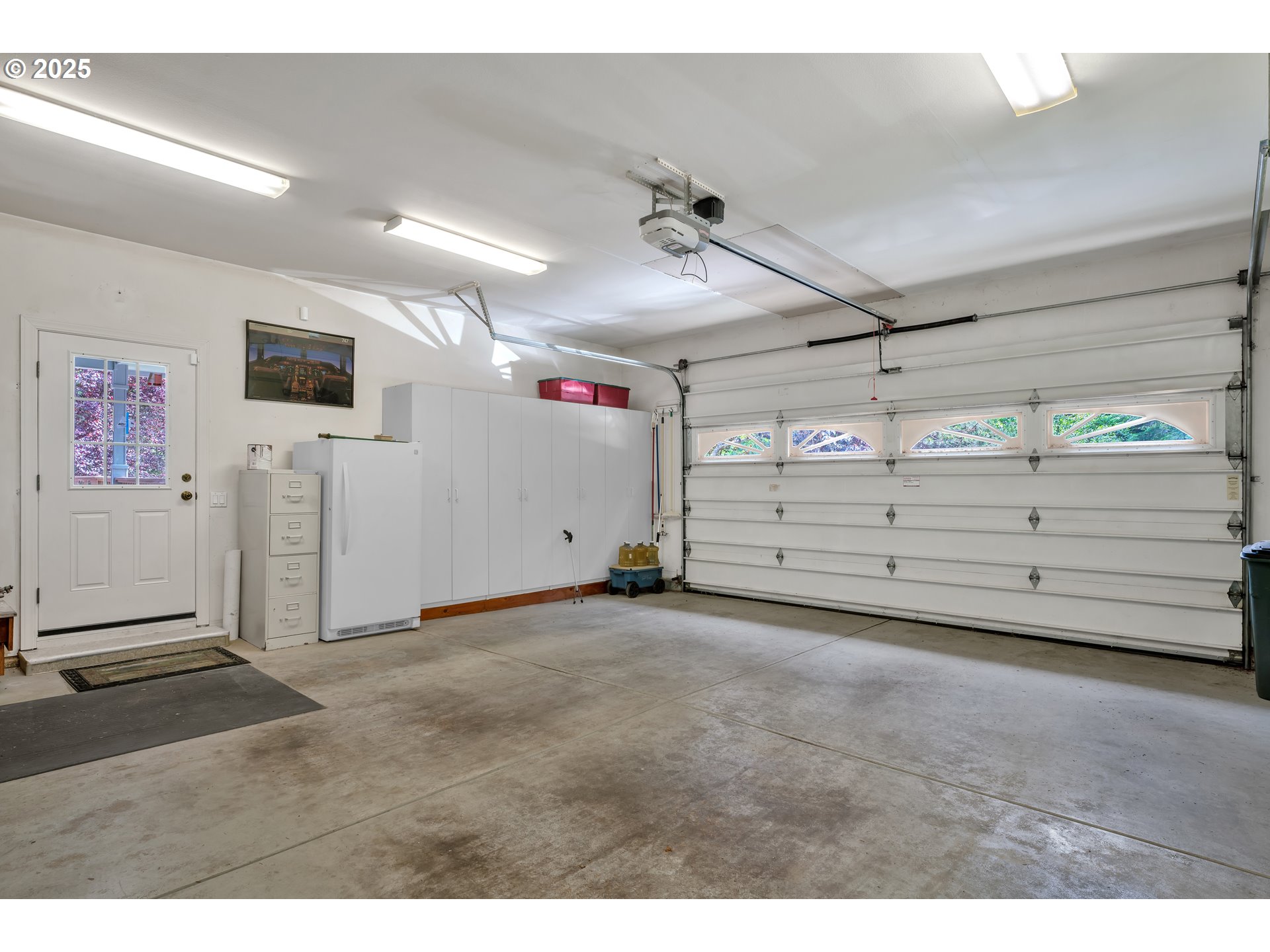 83485 Clear Lake Road Florence, OR 97439 - Photo 41 of 47 a view of a livingroom with closet