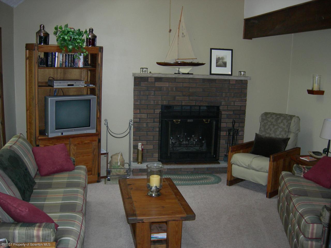 2007 Roamingwood Road Lake Ariel, PA 18436 - Photo 2 of 8 Gallery Image 2