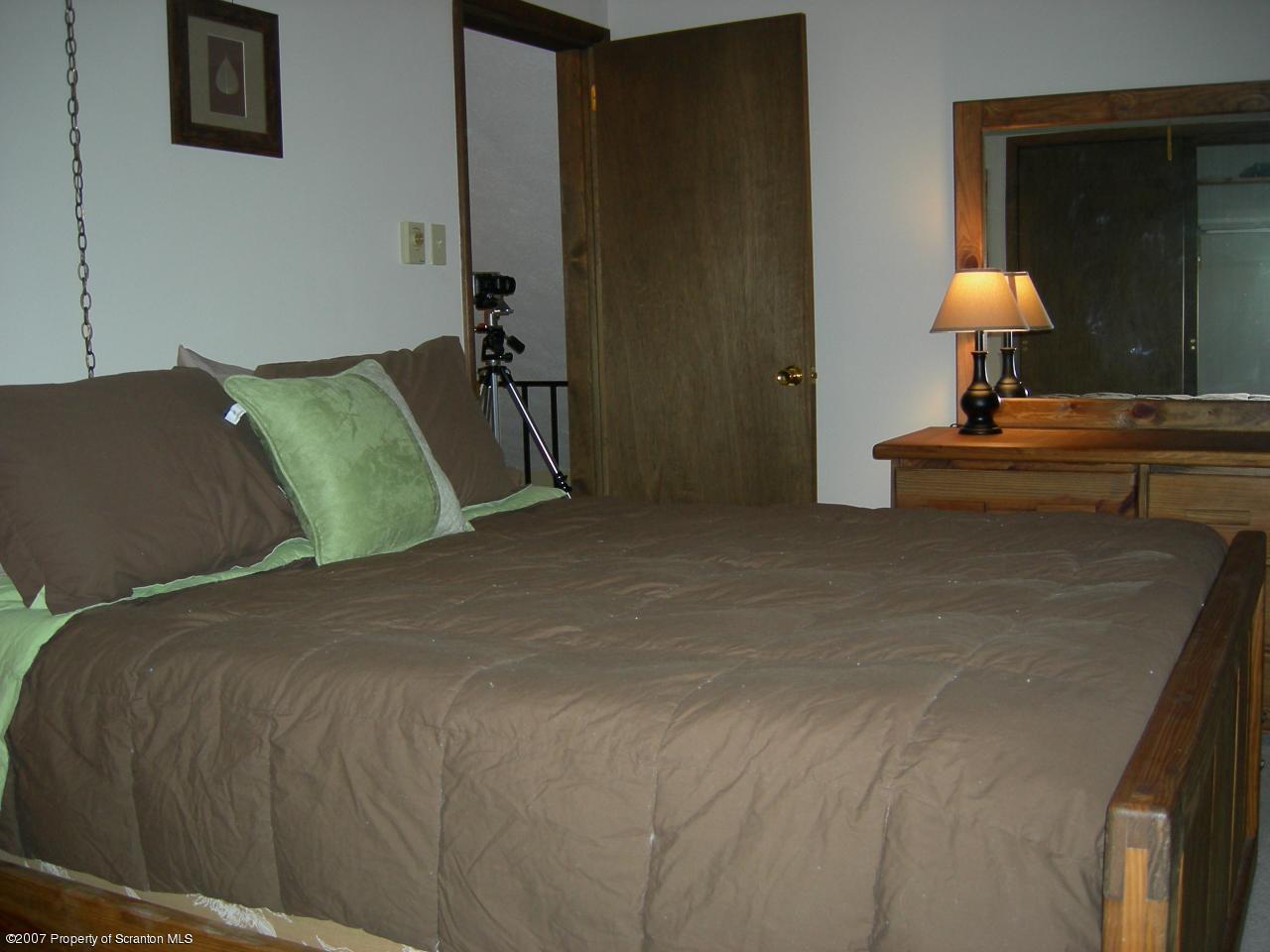 2007 Roamingwood Road Lake Ariel, PA 18436 - Photo 4 of 8 Gallery Image 4