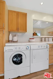 $1,585,000 | 2822 11th Street, Santa Monica, CA 90405