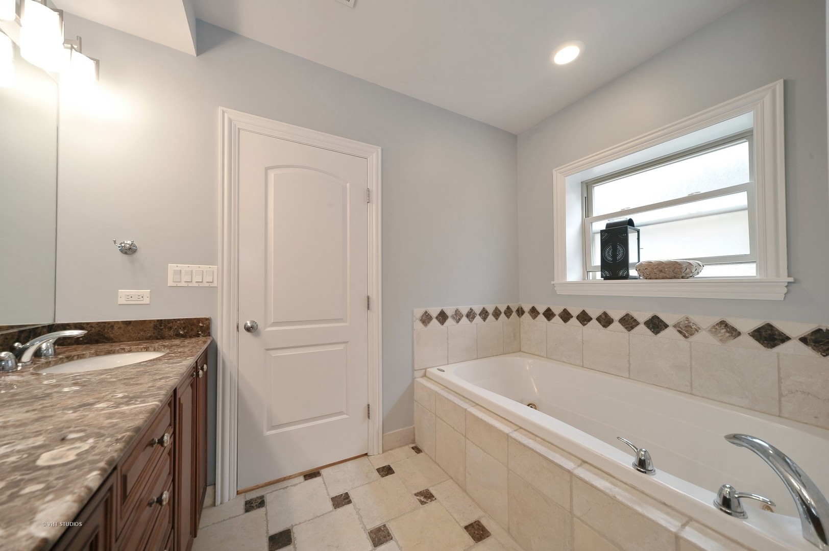 3933 North Marshfield Avenue, Unit 2S Chicago, IL 60613 - Photo 12 of 17 a bathroom with a bathtub and a sink