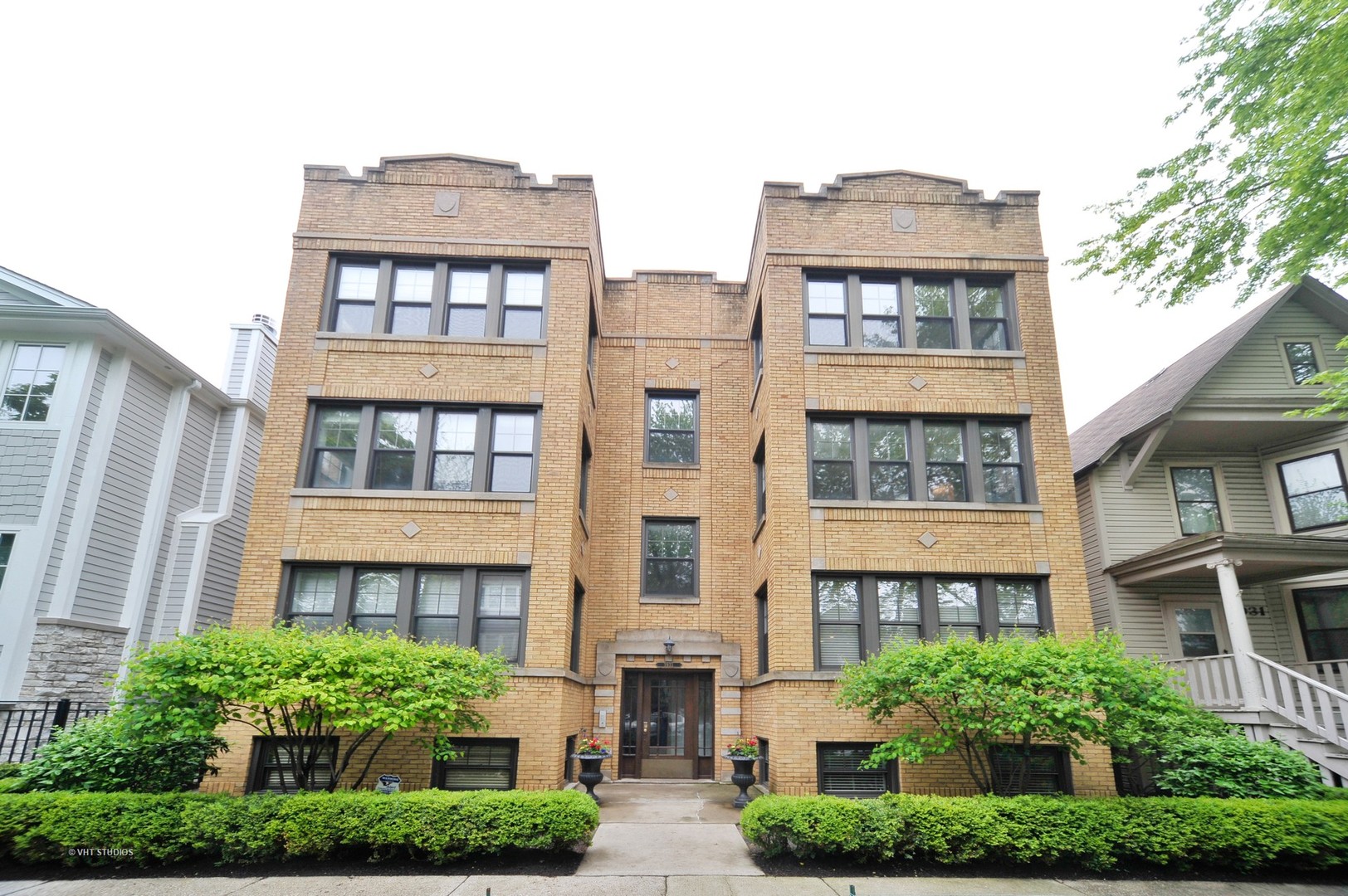 3933 North Marshfield Avenue, Unit 2S Chicago, IL 60613 - Photo 17 of 17 a front view of a multi story building