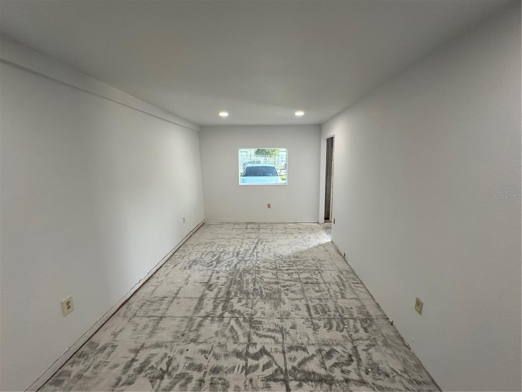 4459 Holden Road Lakeland, FL 33811 - Photo 16 of 27 en empty room with window