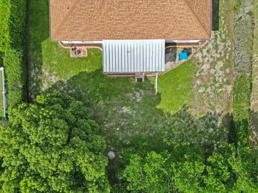 a view of a backyard with garden