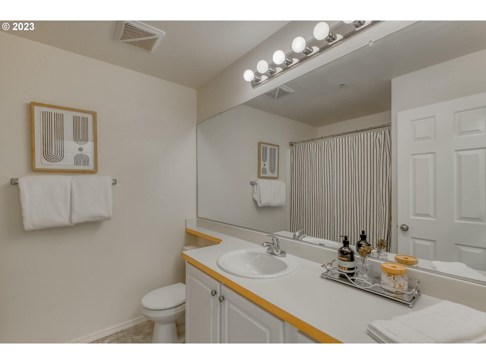 13780 Southwest Scholls Ferry Road, Unit 103 Beaverton, OR 97007 - Photo 15 of 22 Gallery Image 15
