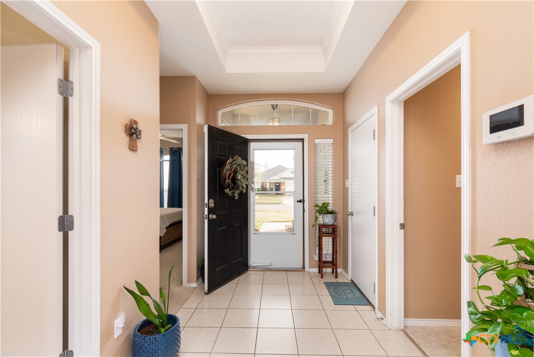 7916 Honeysuckle Temple, TX 76502 - Photo 5 of 20 a view of entryway with livingroom and furniture
