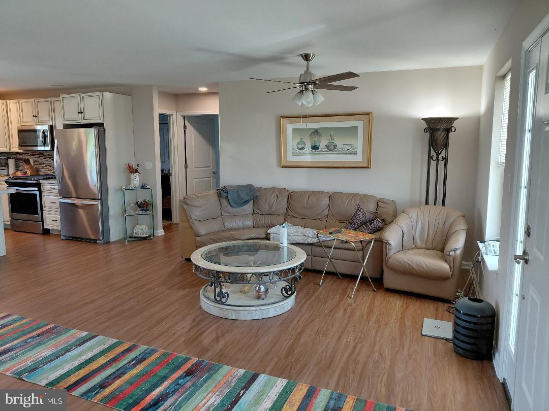 91 Stewart Road Pilesgrove, NJ 08098 - Photo 5 of 27 Spacious living area with natural light.