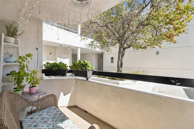 a house view with a outdoor space