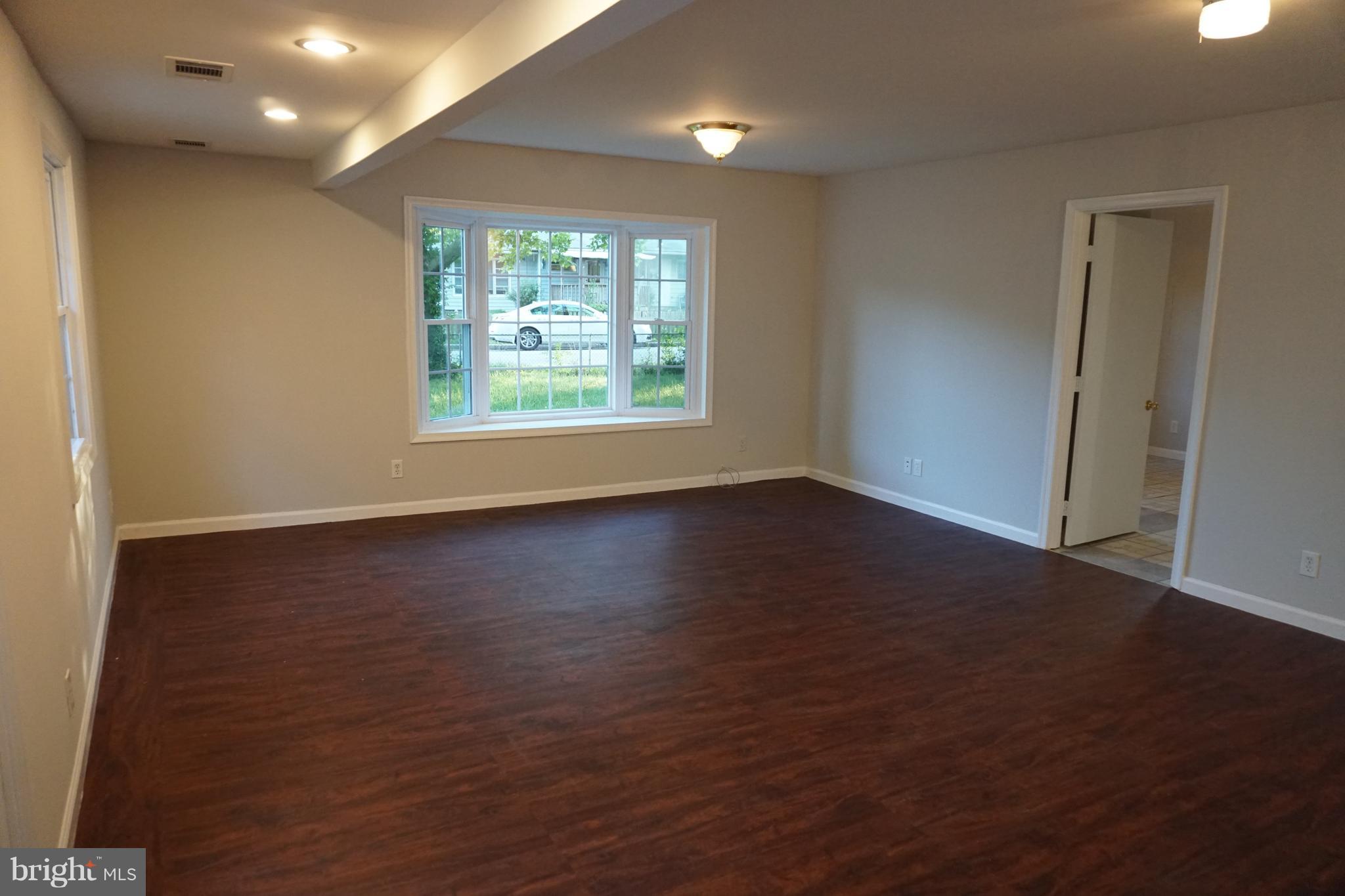 13715 Joyce Road Woodbridge, VA 22191 - Photo 3 of 20 Living Room