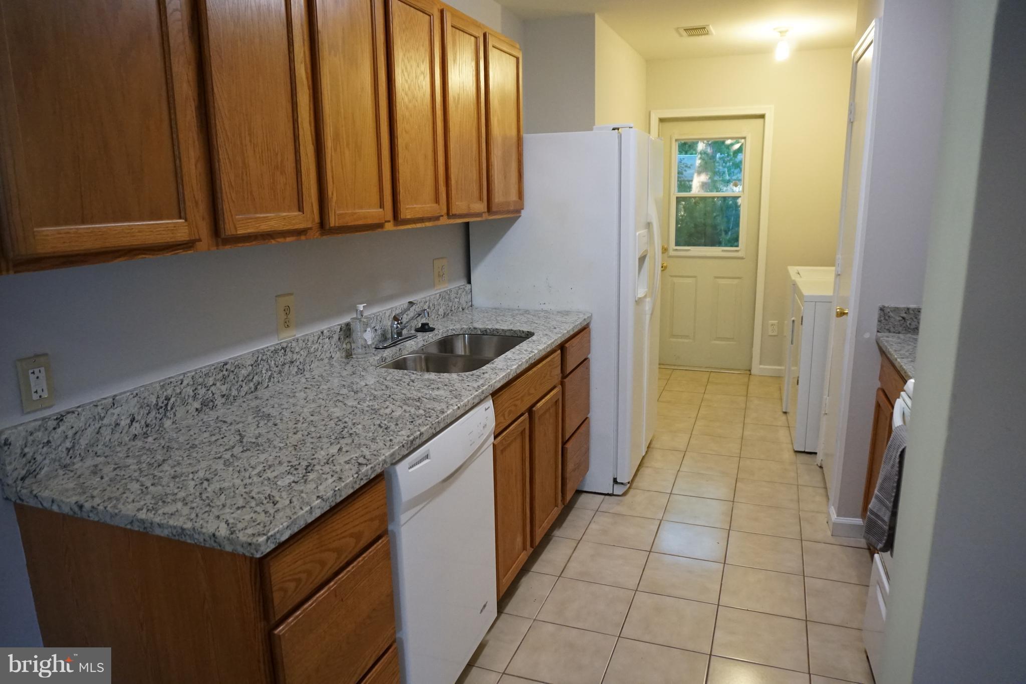 13715 Joyce Road Woodbridge, VA 22191 - Photo 8 of 20 Kitchen