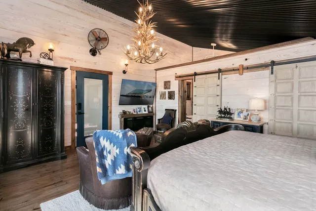 $1,999,000 | 100 Five Star Trail, Fredericksburg, TX 78624