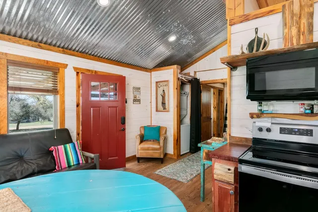 $1,999,000 | 100 Five Star Trail, Fredericksburg, TX 78624