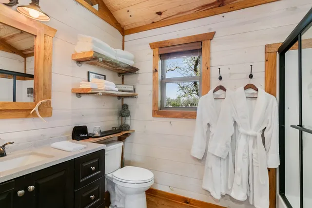 $1,999,000 | 100 Five Star Trail, Fredericksburg, TX 78624