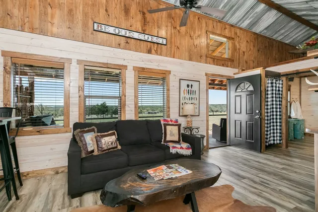 $1,999,000 | 100 Five Star Trail, Fredericksburg, TX 78624