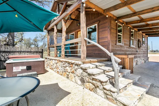 $1,999,000 | 100 Five Star Trail, Fredericksburg, TX 78624