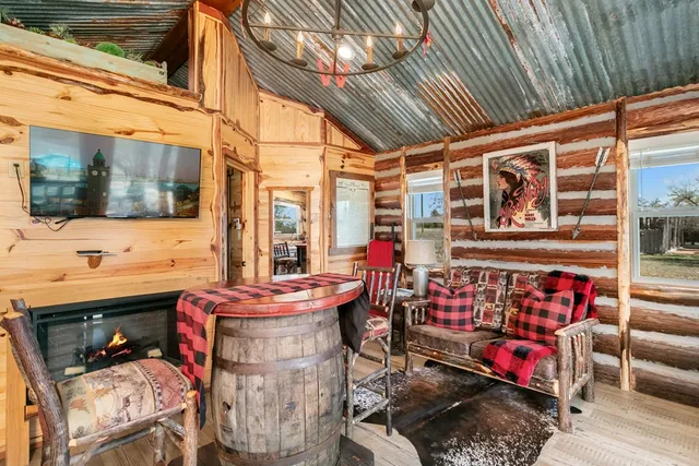 $1,999,000 | 100 Five Star Trail, Fredericksburg, TX 78624