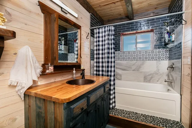 $1,999,000 | 100 Five Star Trail, Fredericksburg, TX 78624