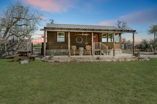 $1,999,000 | 100 Five Star Trail, Fredericksburg, TX 78624