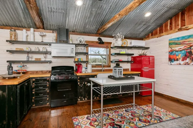 $1,999,000 | 100 Five Star Trail, Fredericksburg, TX 78624