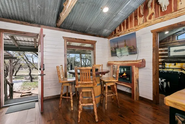 $1,999,000 | 100 Five Star Trail, Fredericksburg, TX 78624