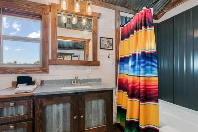 $1,999,000 | 100 Five Star Trail, Fredericksburg, TX 78624