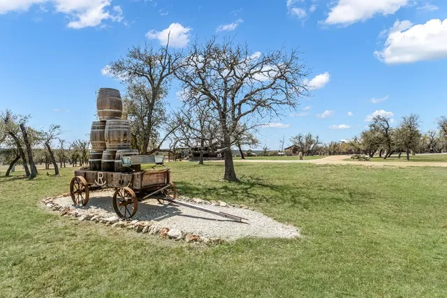 $1,999,000 | 100 Five Star Trail, Fredericksburg, TX 78624
