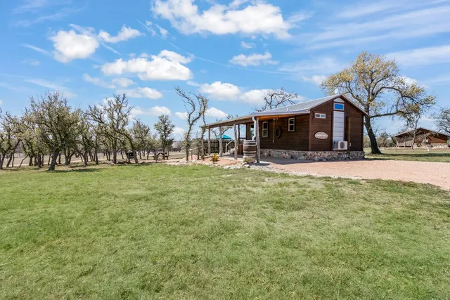 $1,999,000 | 100 Five Star Trail, Fredericksburg, TX 78624