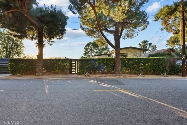 $2,895,000 | 5481 Ocean View Boulevard, La Canada Flintridge, CA 91011