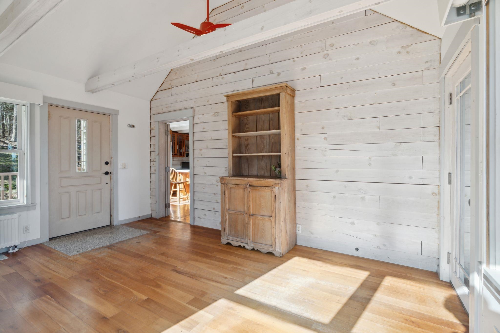 423 Morgan Road Hartford, VT 05059 - Photo 2 of 34 Gallery Image 2