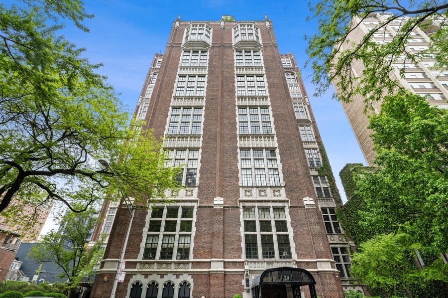 20 East Cedar Street, Unit 4D Chicago, IL 60611 - Photo 1 of 29 front view of a building