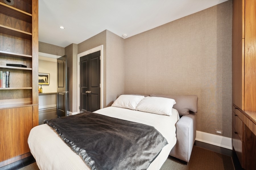 20 East Cedar Street, Unit 4D Chicago, IL 60611 - Photo 21 of 29 a bedroom with a bed and a cabinets