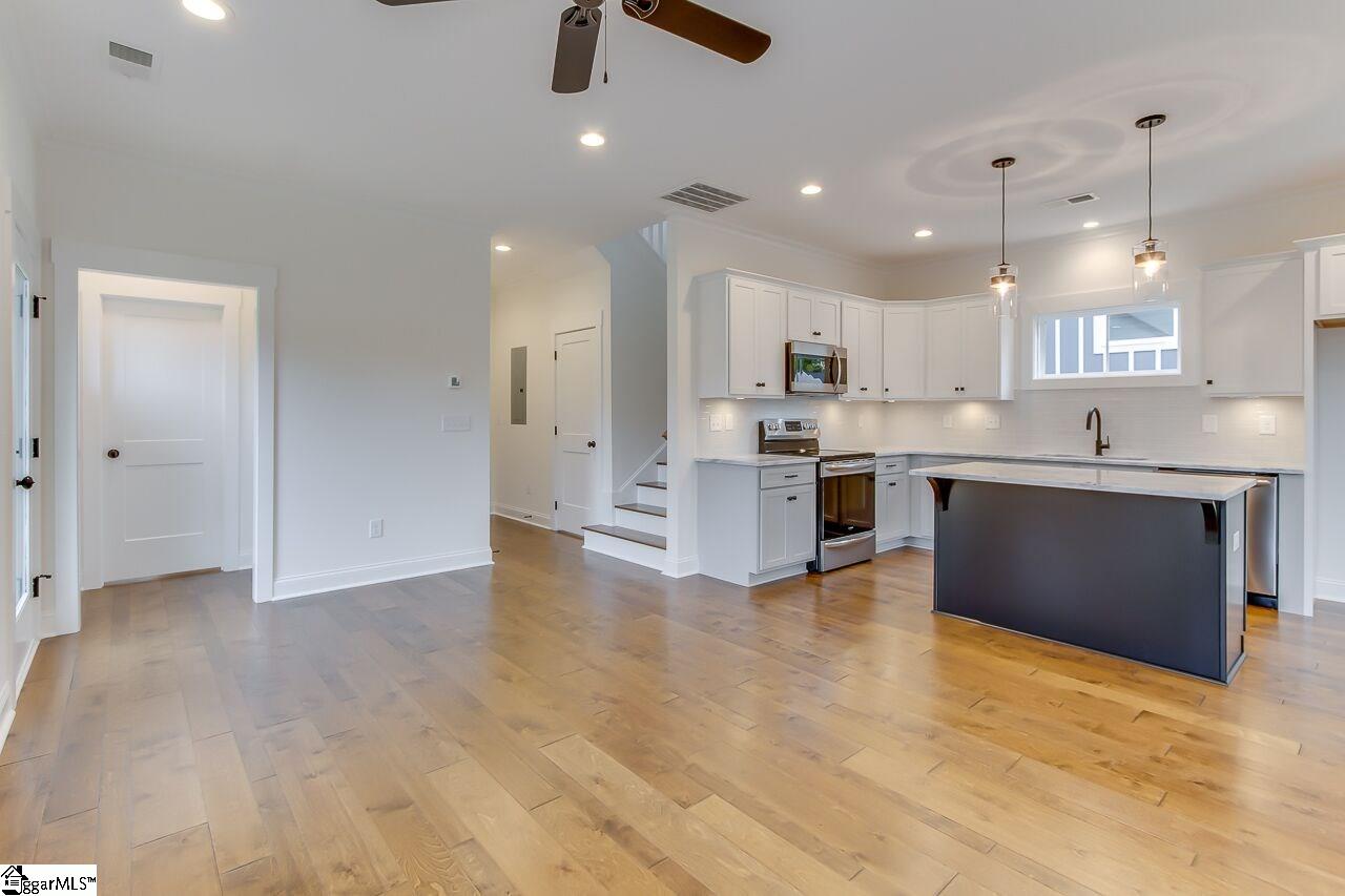 28 Ridgeway Avenue Greenville, SC 29607 - Photo 3 of 30