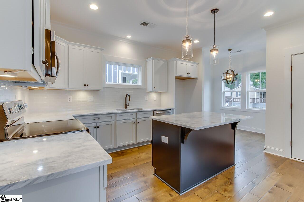 28 Ridgeway Avenue Greenville, SC 29607 - Photo 4 of 30