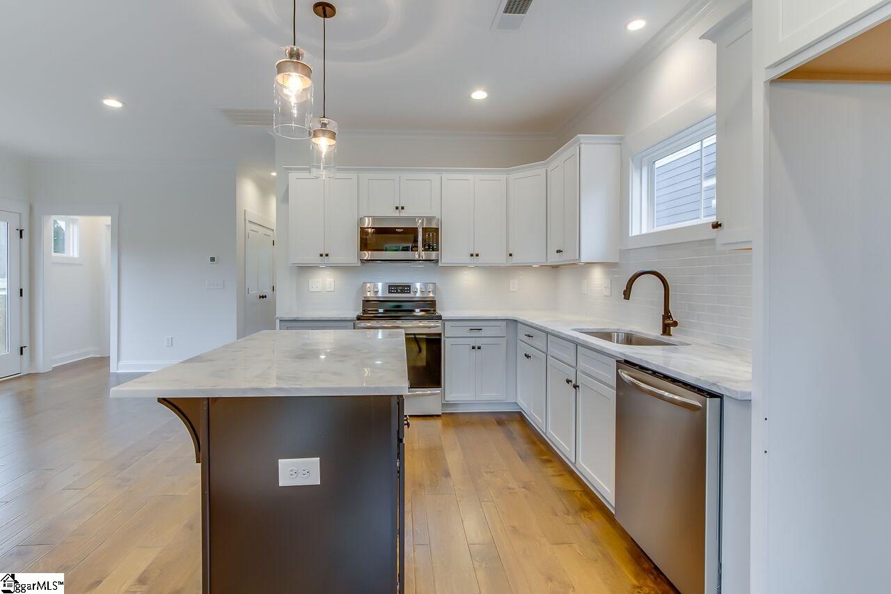 28 Ridgeway Avenue Greenville, SC 29607 - Photo 7 of 30