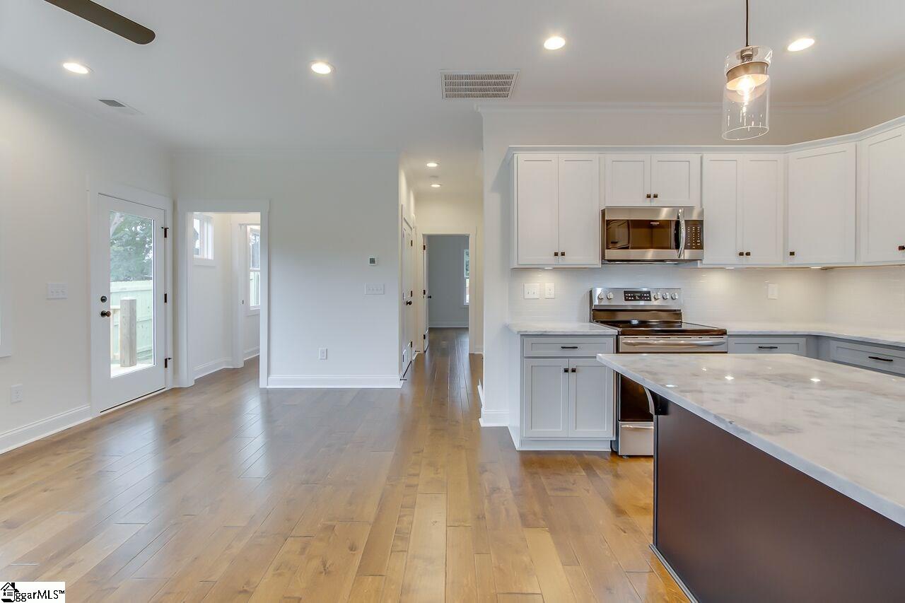 28 Ridgeway Avenue Greenville, SC 29607 - Photo 9 of 30