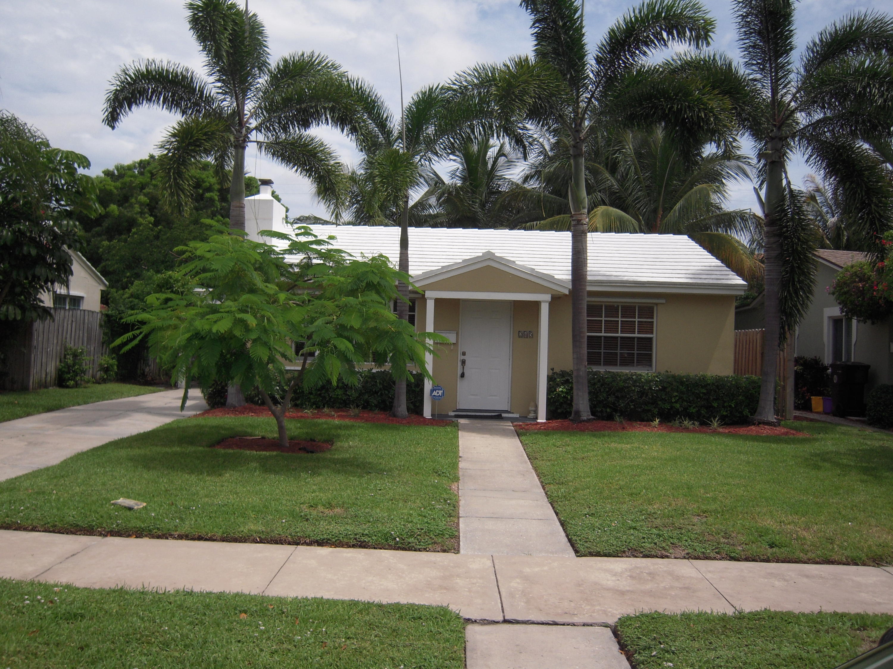 245 Cortez Road West Palm Beach, FL 33405 - Photo 13 of 13 245 Cortez !! 005