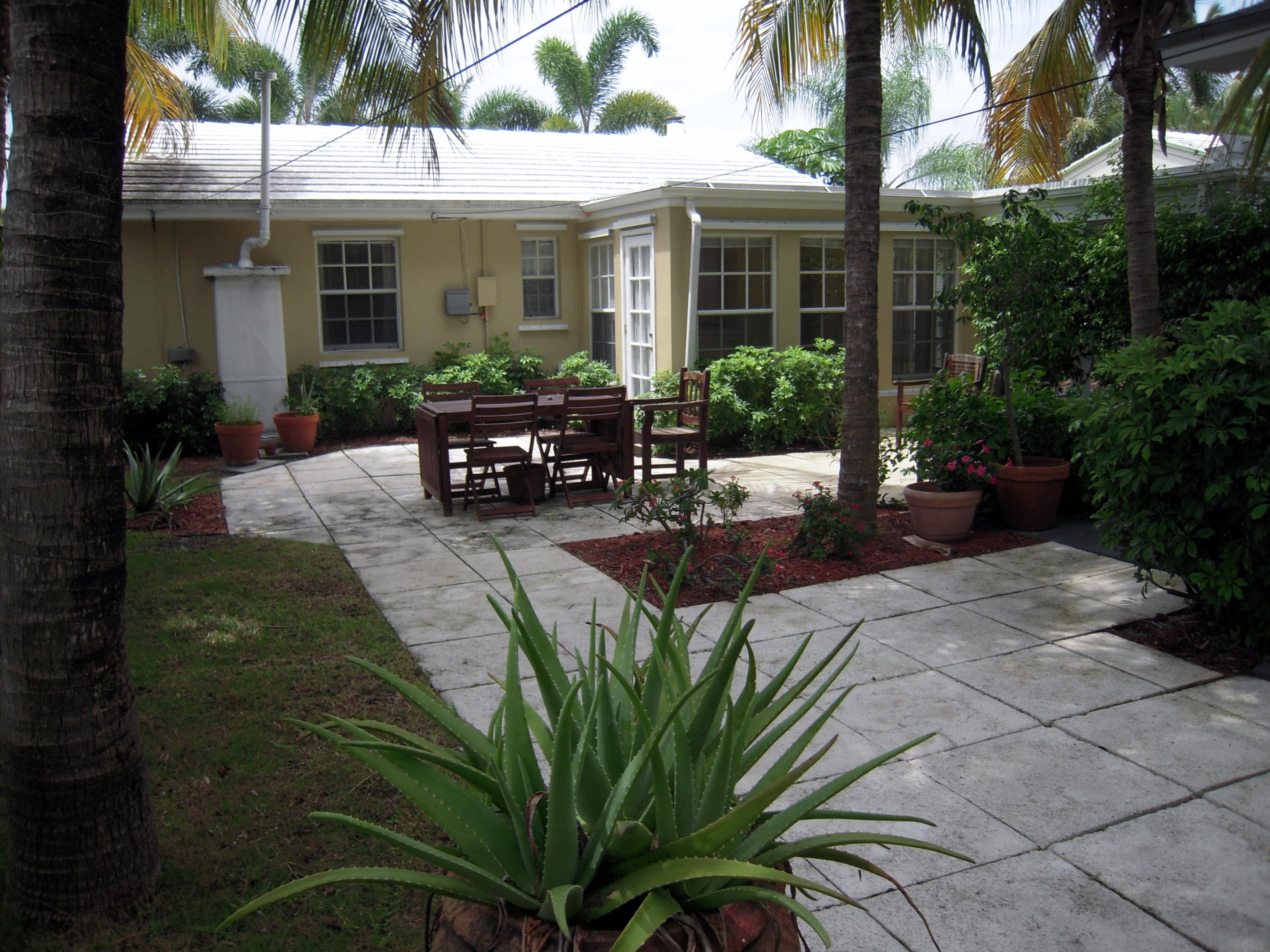 245 Cortez Road West Palm Beach, FL 33405 - Photo 10 of 13 245 Cortez 025