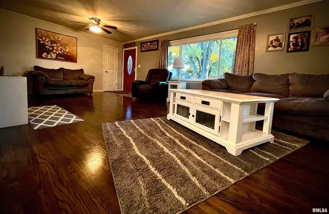 $255,000 | 112 Hillcrest Drive, Goreville, IL 62939