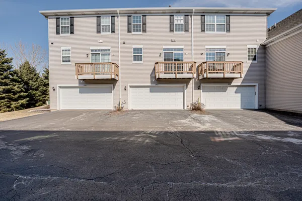 $2,700 | 3783 Bailey Road, Unit 3783, Yorkville, IL 60560