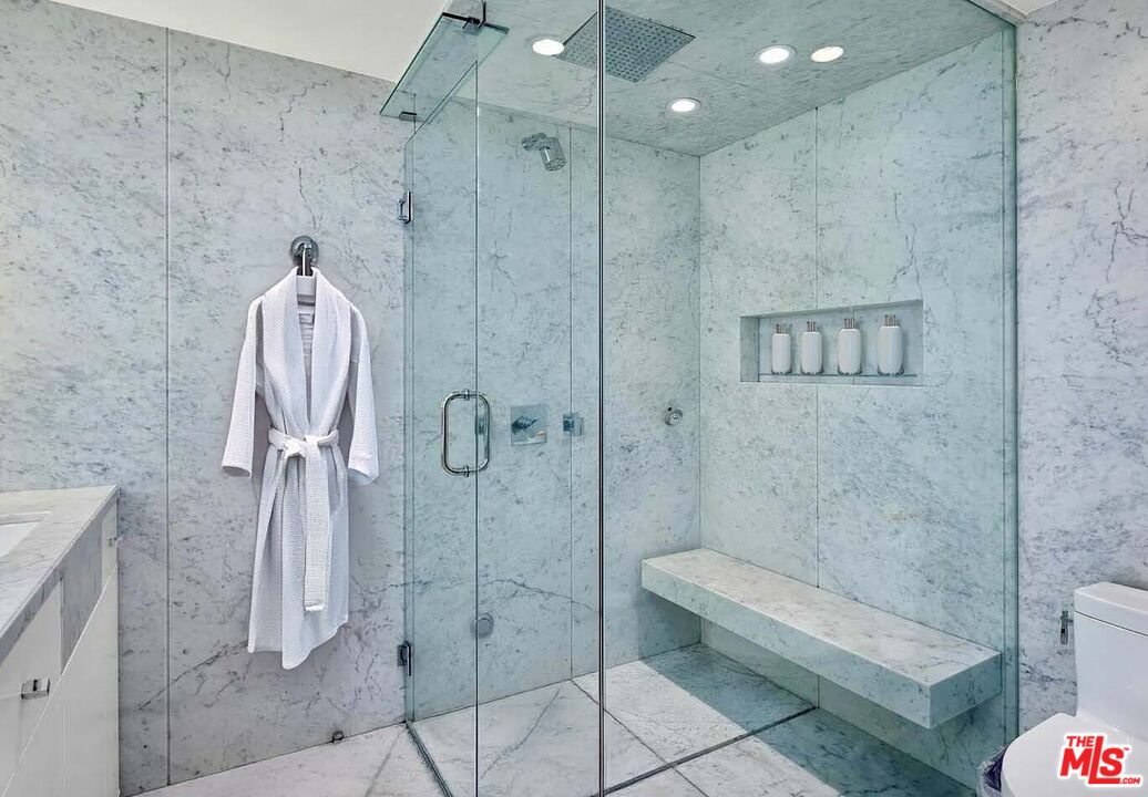 1000 Stradella Road Los Angeles, CA 90077 - Photo 13 of 29 a bathroom with a shower