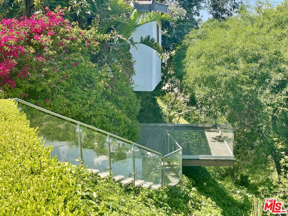 1000 Stradella Road Los Angeles, CA 90077 - Photo 20 of 29