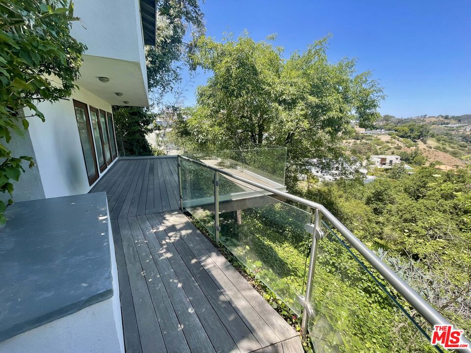 1000 Stradella Road Los Angeles, CA 90077 - Photo 21 of 29