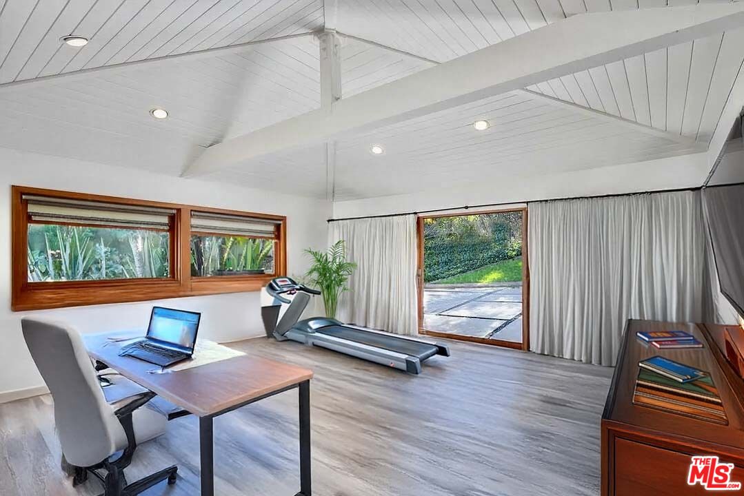 1000 Stradella Road Los Angeles, CA 90077 - Photo 25 of 29 a workspace with furniture and window