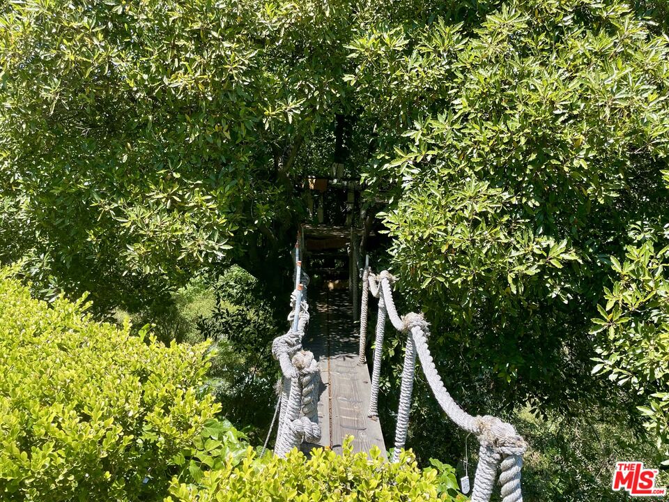 1000 Stradella Road Los Angeles, CA 90077 - Photo 27 of 29