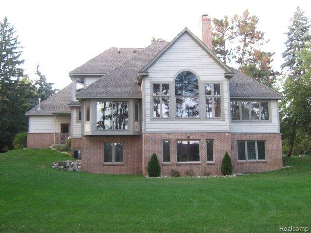 5214 North Rochester Road Rochester, MI 48306 - Photo 2 of 23 Rear